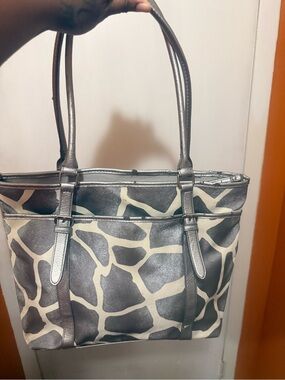 Metallic Silver Giraffe-Print Tote Bag
